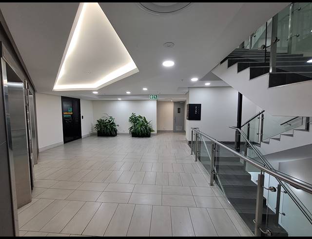 196M² OFFICE TO LET IN SANDHURST